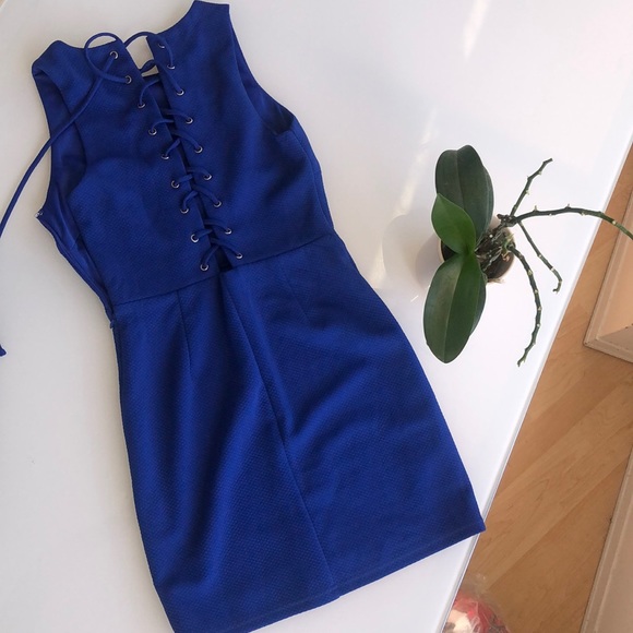 Fitted dress w cute back - Picture 2 of 2